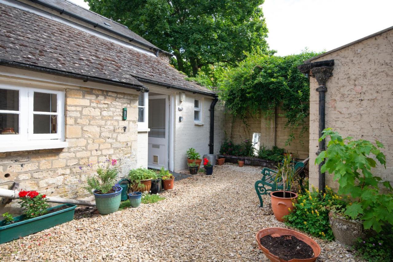 The Courtyard Cirencester Exterior photo